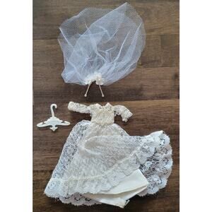 VTG Topper Dawn Wedding Bell Dream Gown Pearl Buttons and Veil with Hanger #815